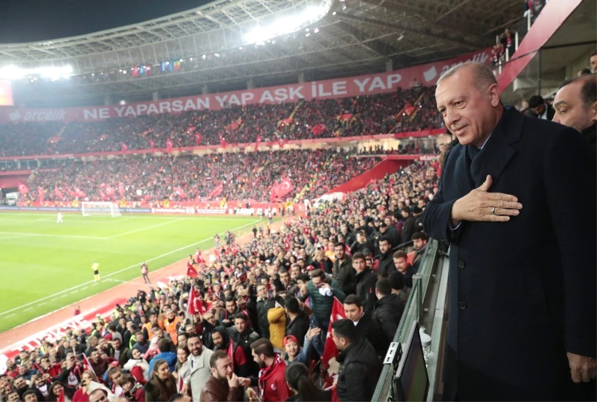 Cumhurbaşkanı Erdoğan\'dan Eskişehirspor\'a Reklam Panosu Jesti
