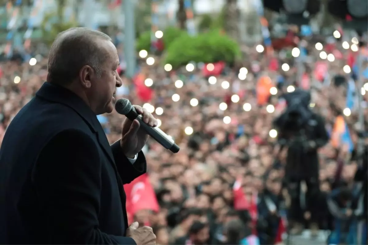 Cumhurbaşkanı Erdoğan: "Siyaset Beyaz Kefen Giyenlerin İşidir"