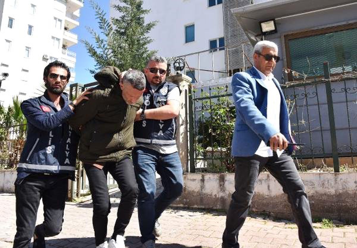 Eşini Öldürüp, \'Gidin Evden Alın\' Diyen Zanlı Adliyede