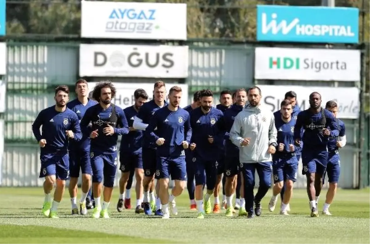 Fenerbahçe\'de Hazırlıklar Sürüyor