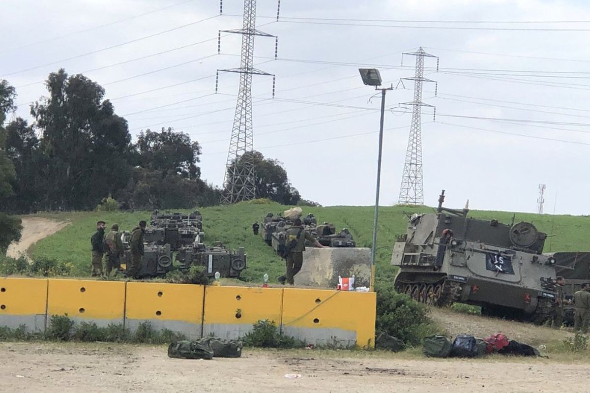 Gazze Sınırında Onlarca İsrail Tankı Konuşlandırıldı