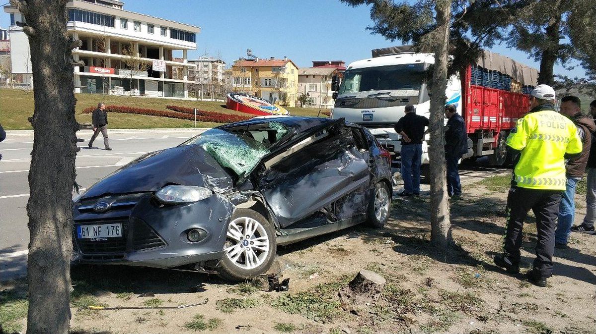 Hastane Yolunda Kaza: 4 Yaralı