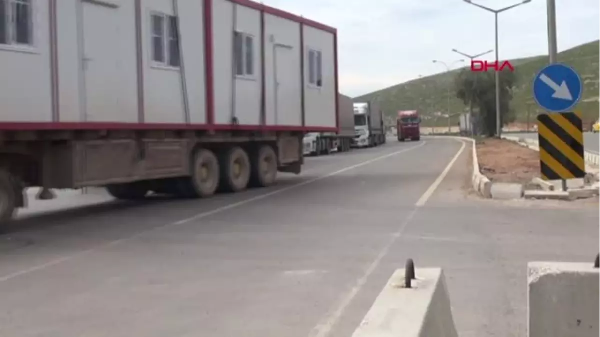 Hatay İdlib\'teki Gözlem Noktalarına Konteyner ve Beton Blok Sevkiyatı