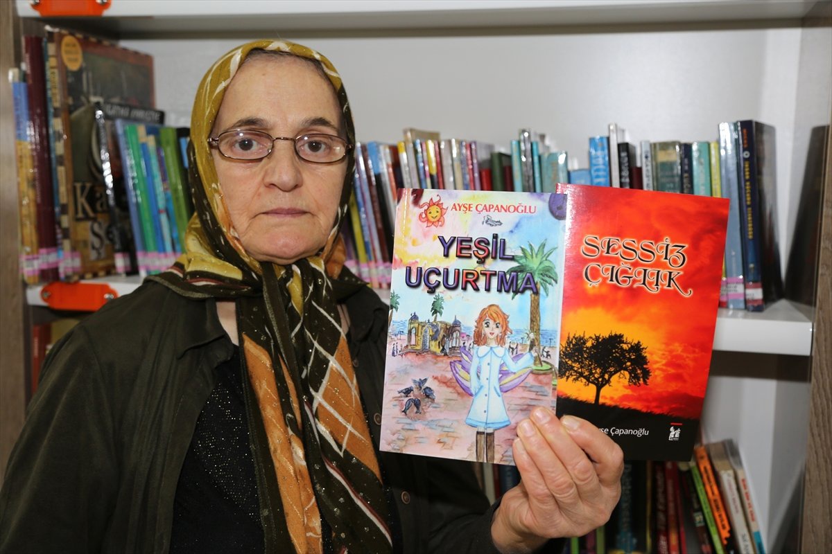 İlkokul Mezunu Ayşe Nine 2 Kitap Yazdı