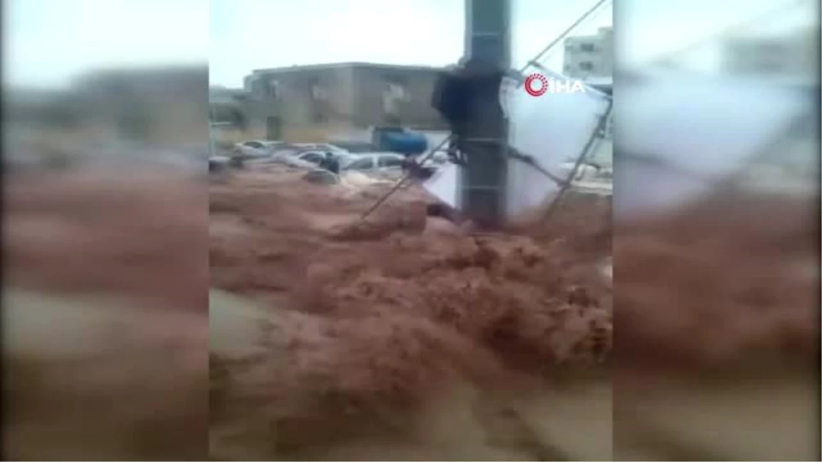 İran\'daki Sel Felaketinde Ölü Sayısı 18\'e Yükseldi