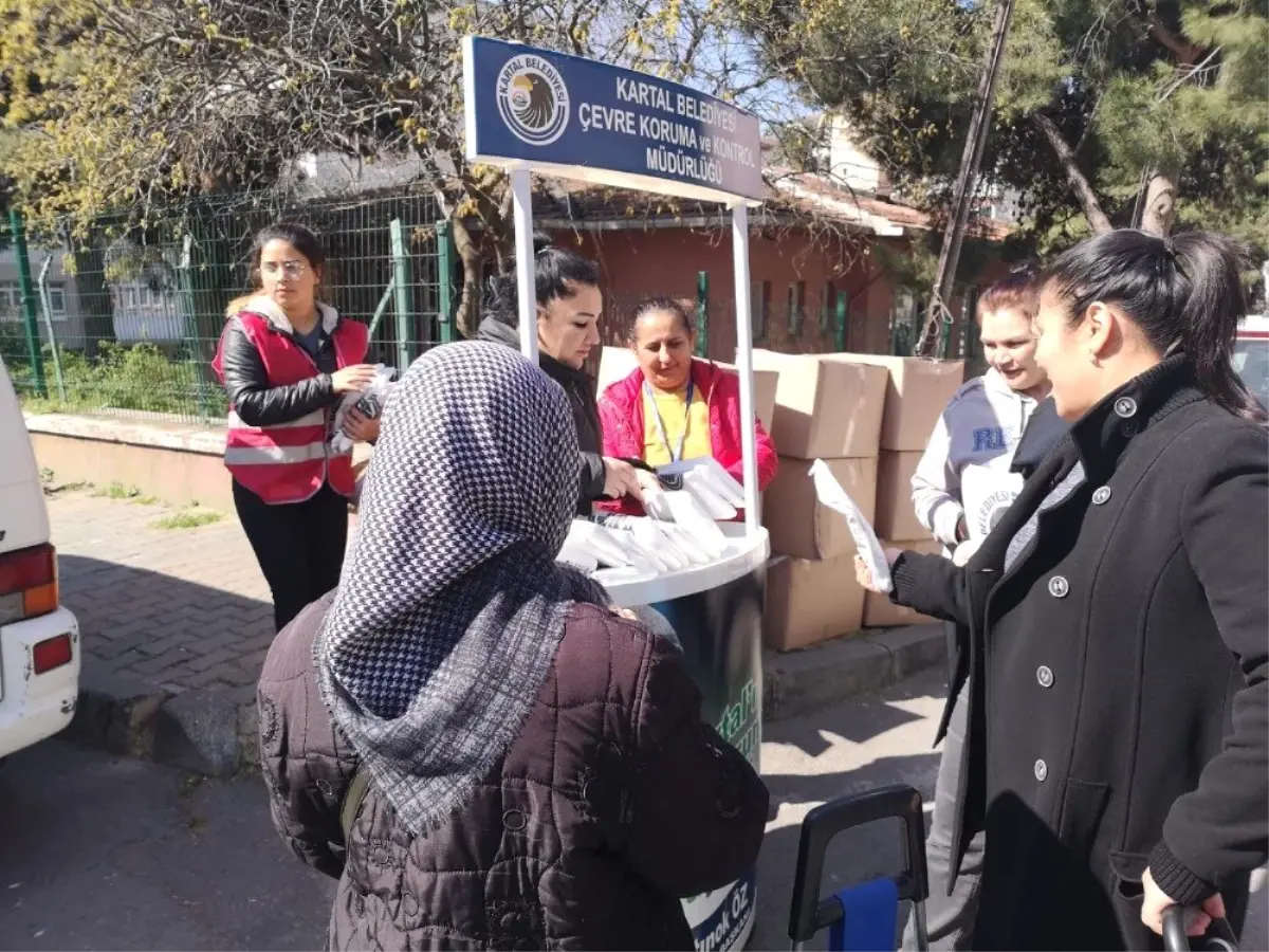 Kartal Belediyesi\'nden Bez Torba Dağıtımı