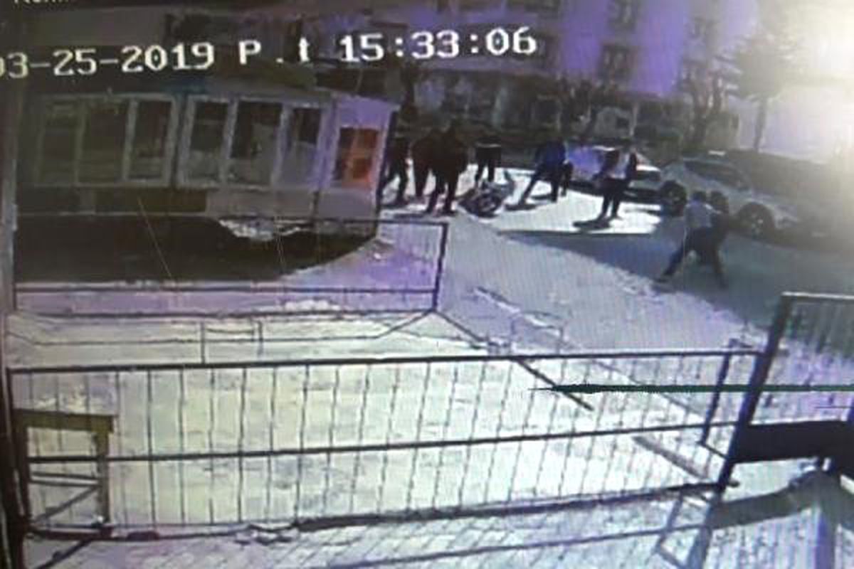 Kız Arkadaşını Bekleyen Genci, Instagram\'dan Küfretti, Diye Bıçaklamış