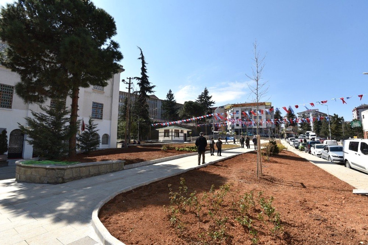 Mehmet Akif Ersoy Camisi\'ne Yakışır Çevre Düzenlemesi Tamamlandı