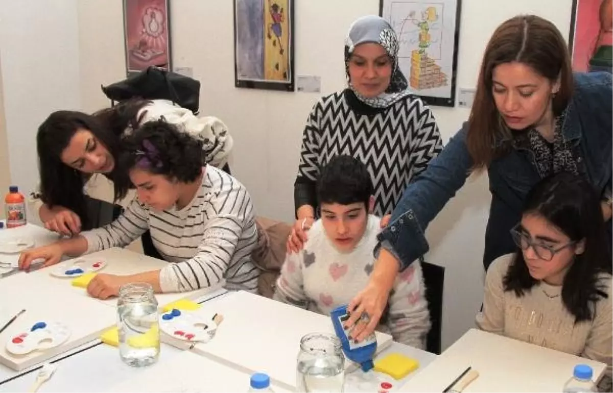 Otizmli Çocuklardan \'Masumiyetin Umudu\' Sergisi