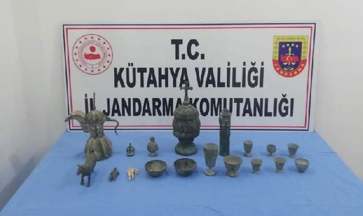 Otomobilde Tarihi Eserler Ele Geçirildi