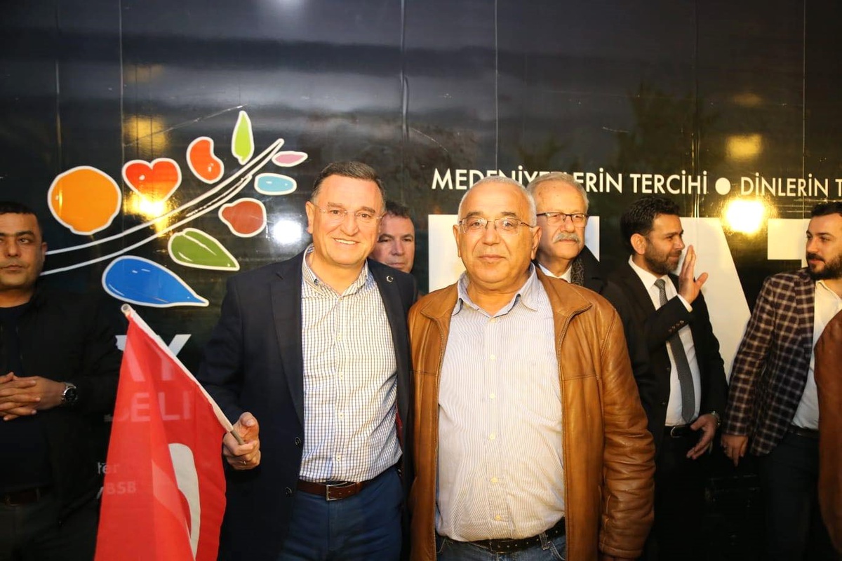 Saraykentliler Hatay\'ın Başkanına Sarıldı