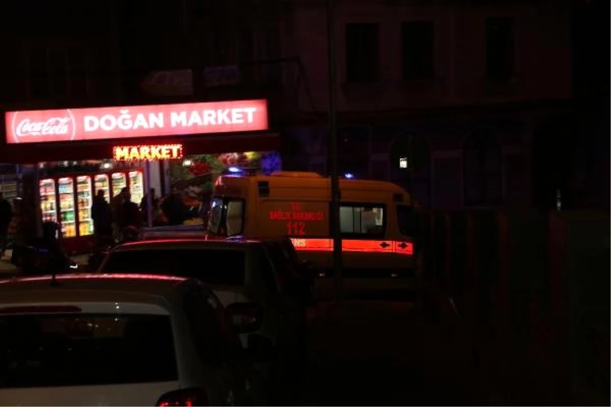Taksim\'de, Duvardan Düşerek Ağır Yaralandı