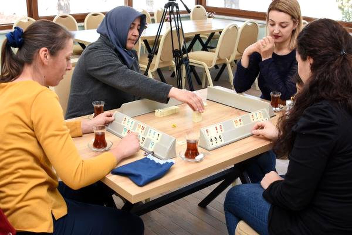 Umurbey\'de \'Kadınlar Kahvesi\' Açıldı