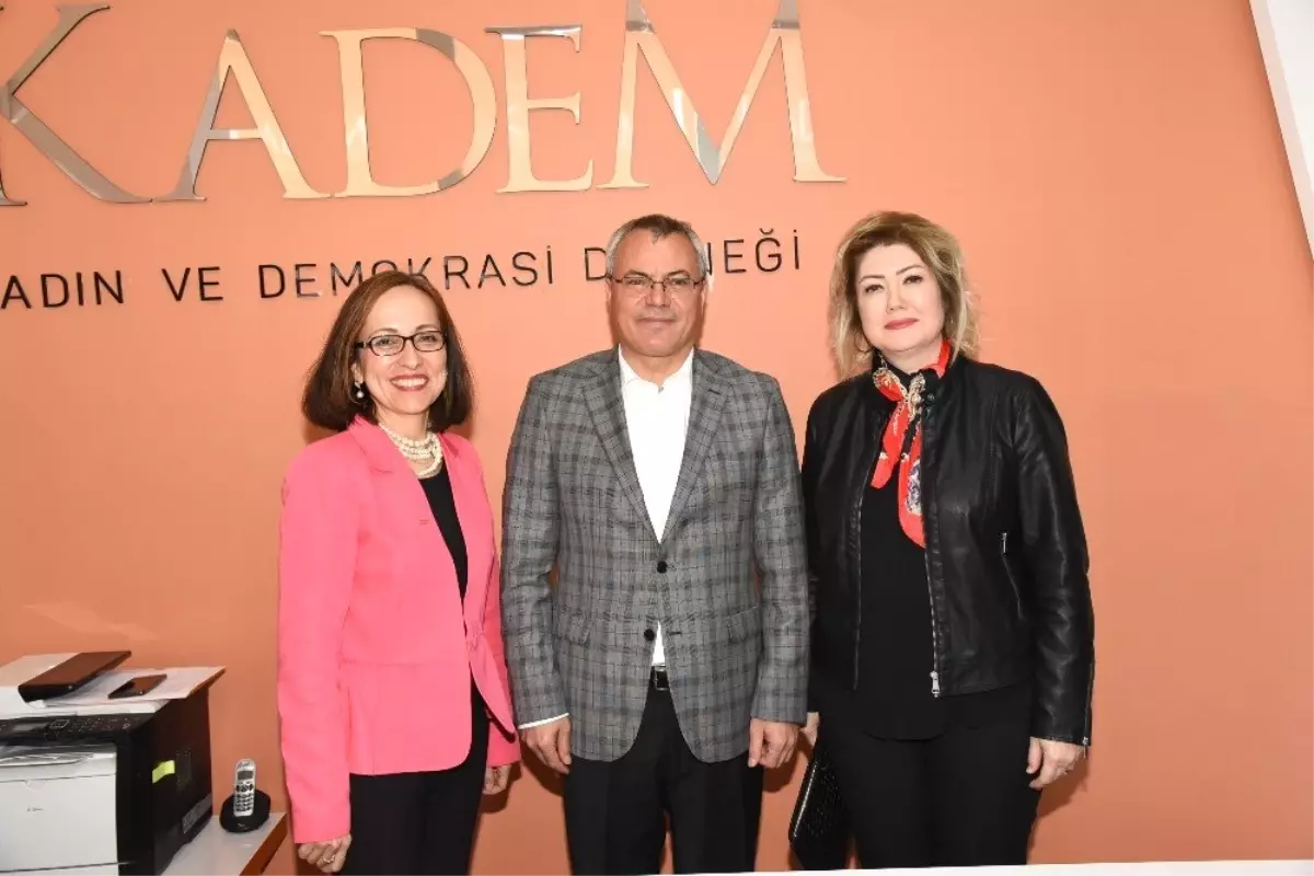 Vali Deniz ve Eşi, Kadın Derneklerini Ziyaret Etti