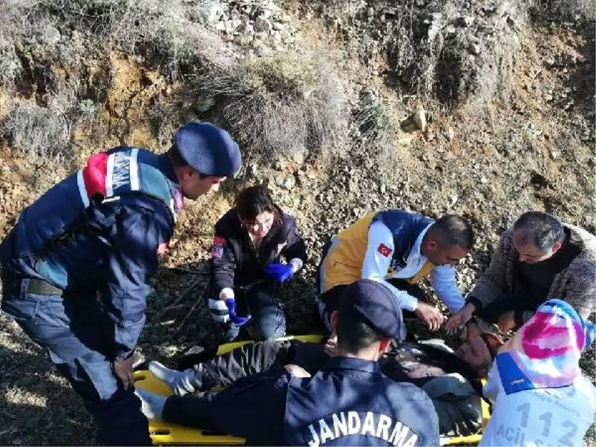 Ağaç Budarken Yamaçtan Yuvarlanan Yaşlı Adamı Jandarma Kurtardı