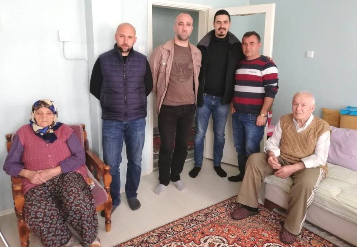 Altınovalı Gençlerden Yaşlılara Ziyaret