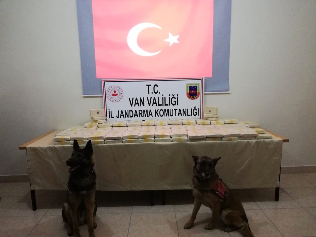 Araçta 107,2 Kilo Eroin Ele Geçirildi: 2 Gözaltı