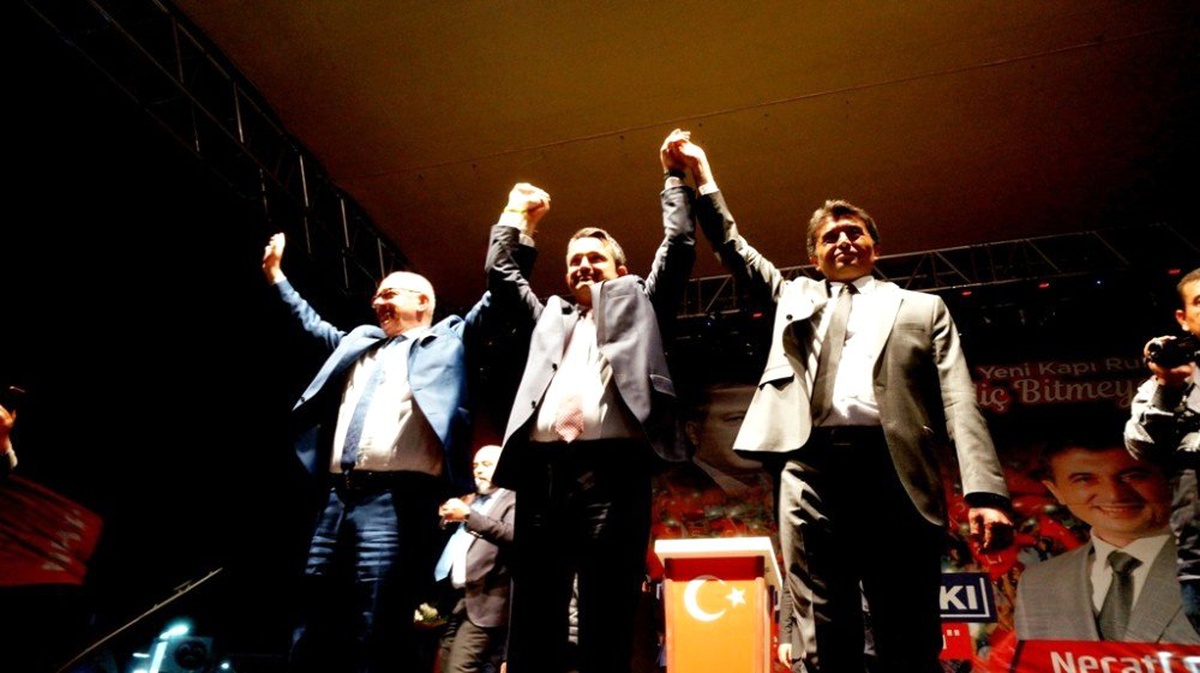 Bakan Pakdemirli Sarıgöl\'de CHP\'yi Eleştirdi