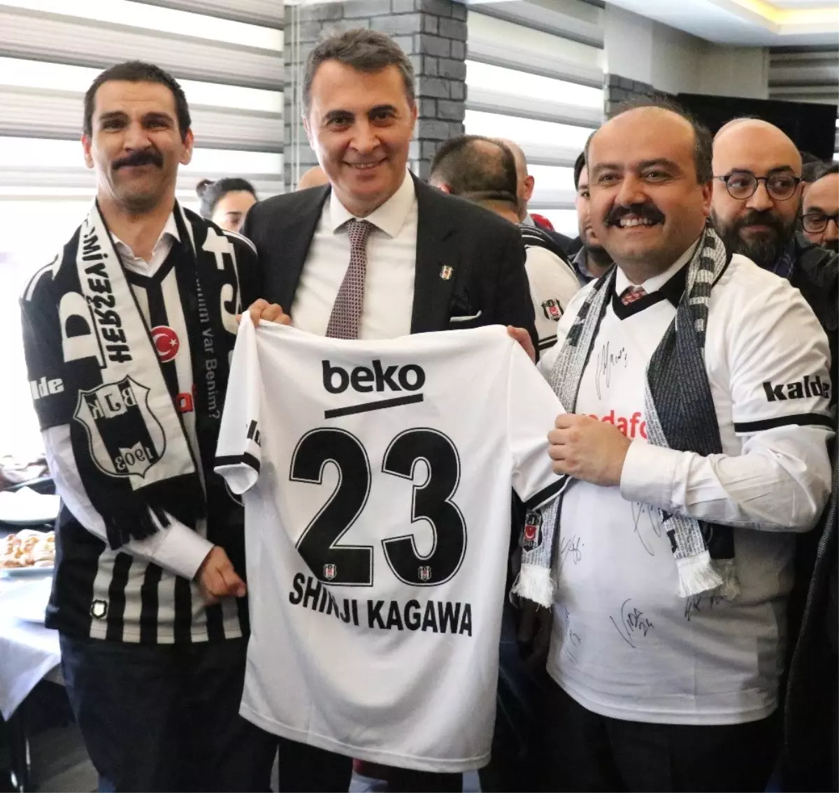 Beşiktaş Aşığı Engelli İsmail, Başkan Orman\'la Bir Araya Gelerek En Büyük Hayalini Gerçekleştirdi