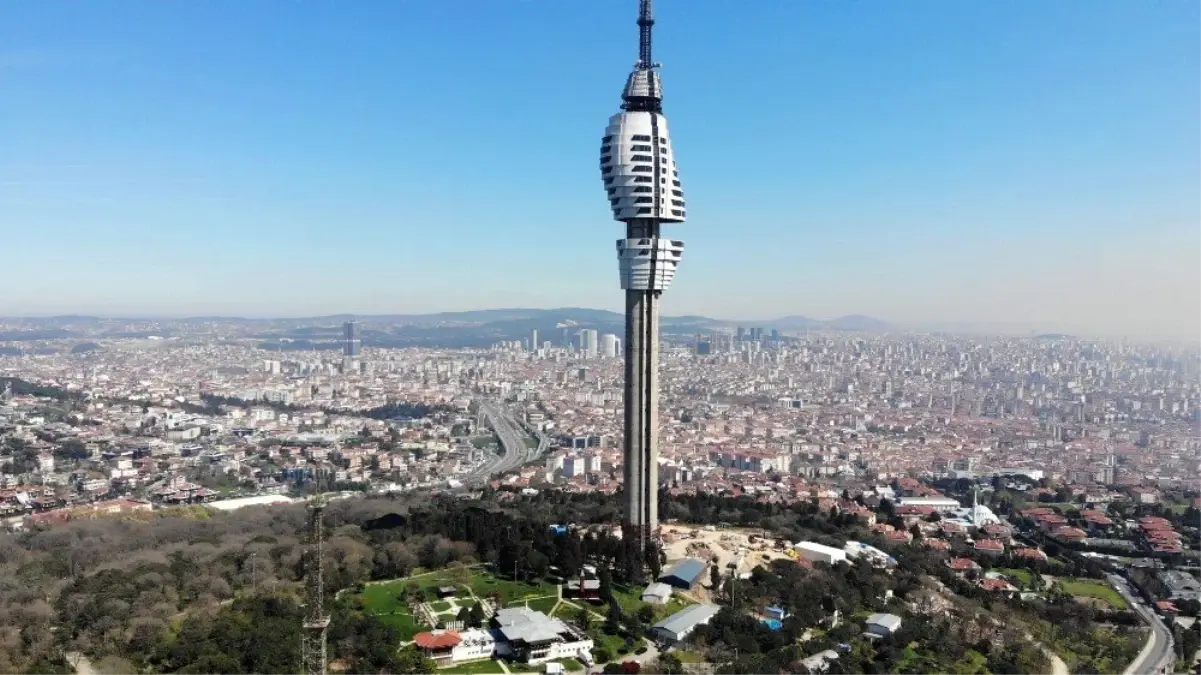 Çamlıca Kulesi\'ne Dördüncü Büyük Parçanın Monte Edilme Anları Havadan Görüntülendi