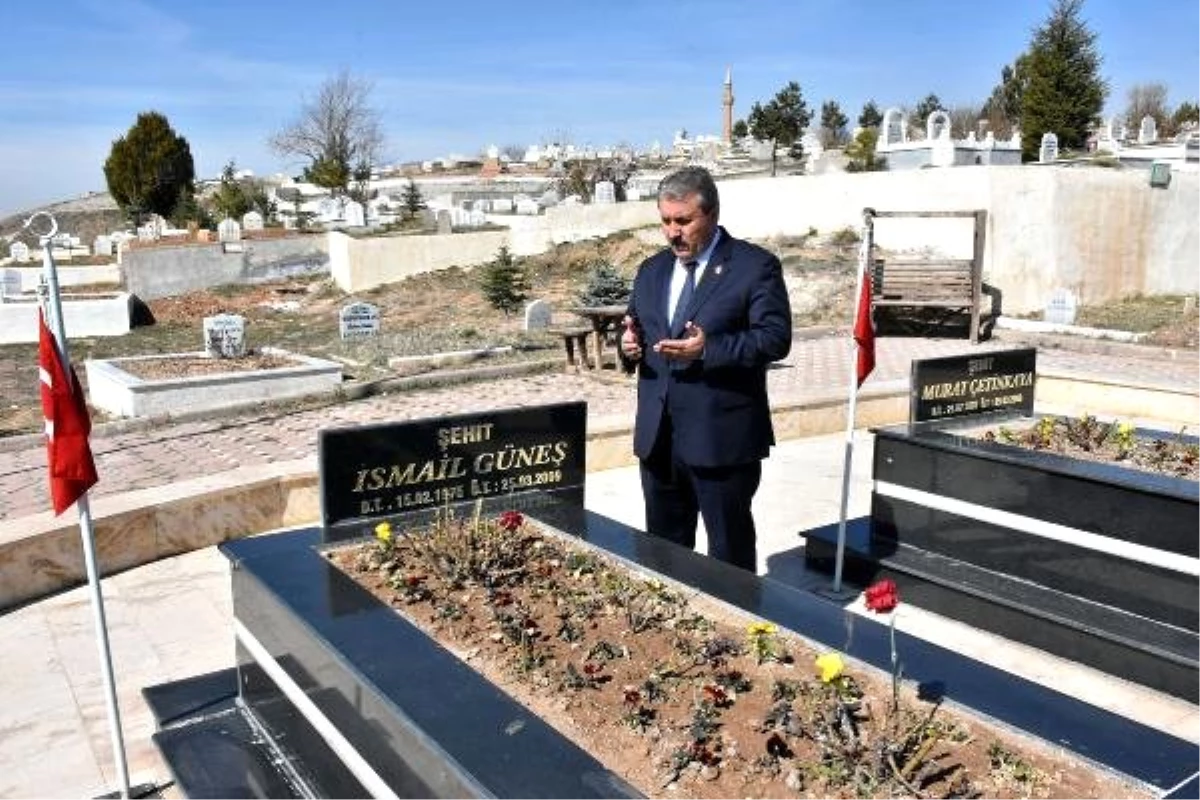 Destici\'den Yazıcıoğlu ile Birlikte Hayatını Kaybedenlerin Mezarlarına Ziyaret