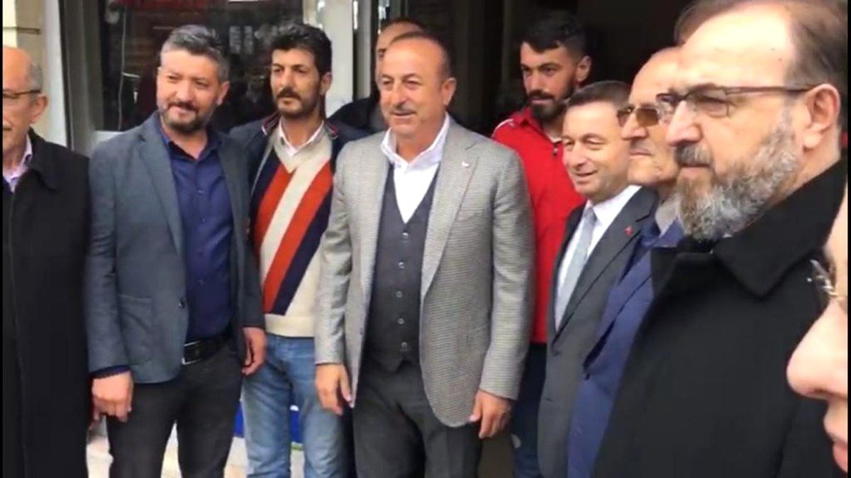 Dışişleri Bakanı Mevlüt Çavuşoğlu Tekirdağ\'da Esnafı Ziyaret Etti