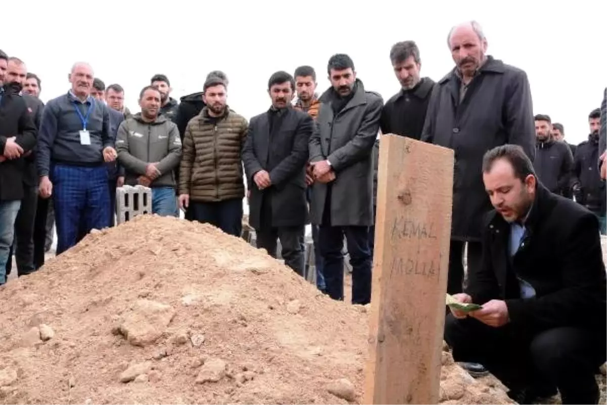 Donan Afgan Göçmeni, Taşlıçaylılar Son Yolculuğuna Uğurladı