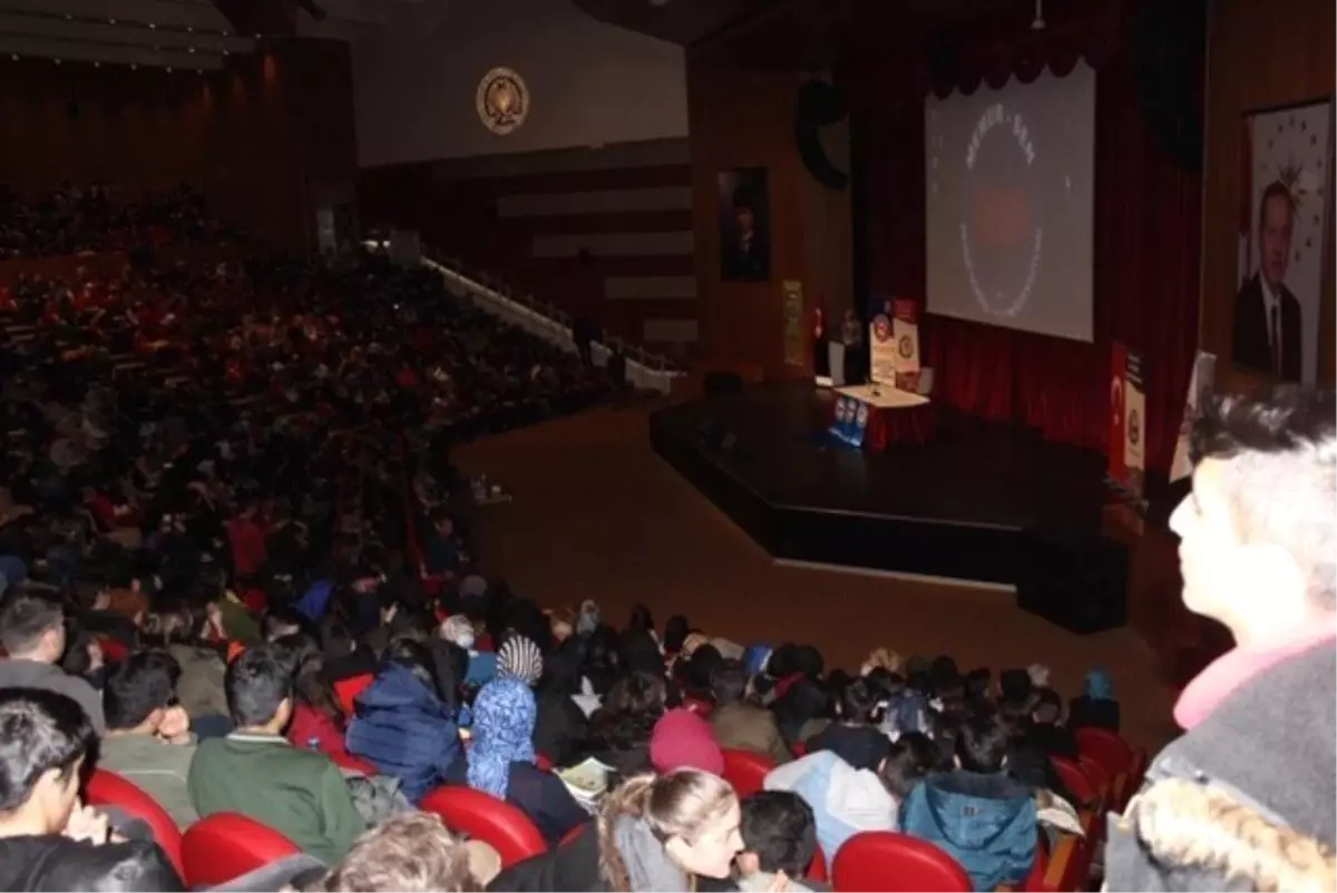 Eğitim-Bir Sen ve Genç Memur Sen\'den Yazar- Öğrenci Buluşmaları Konferansı