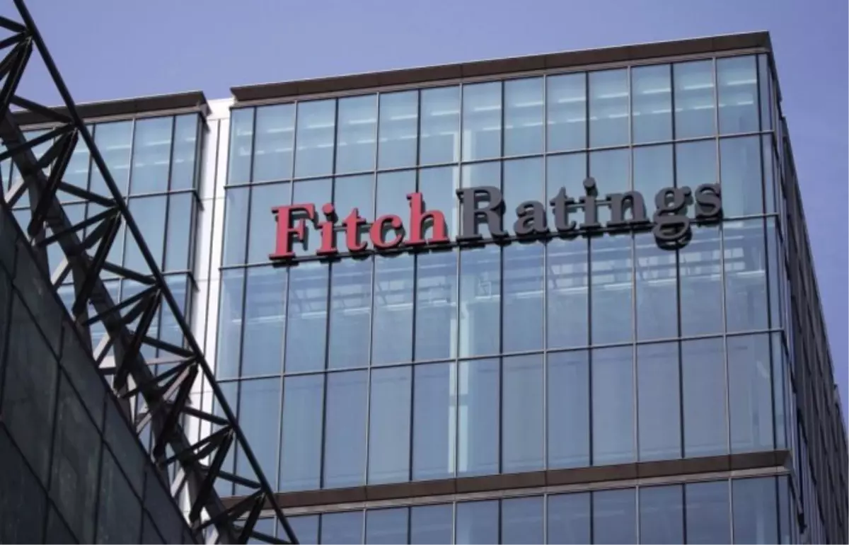 Fitch Halkbank\'ın notunu negatif izlemeden çıkardı
