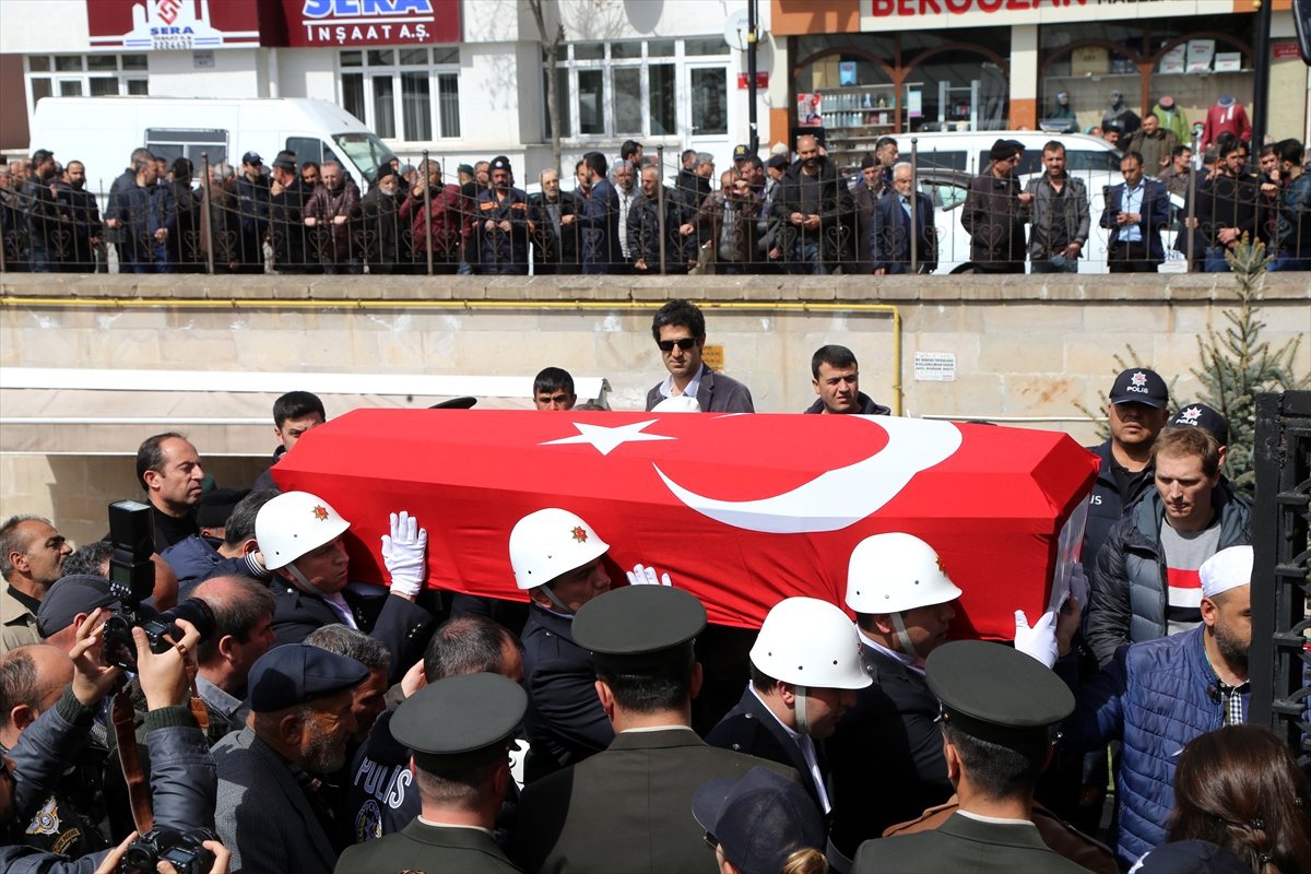 Kayseri\'de Meslektaşınca Öldürülen Polisin Cenazesi Defnedildi