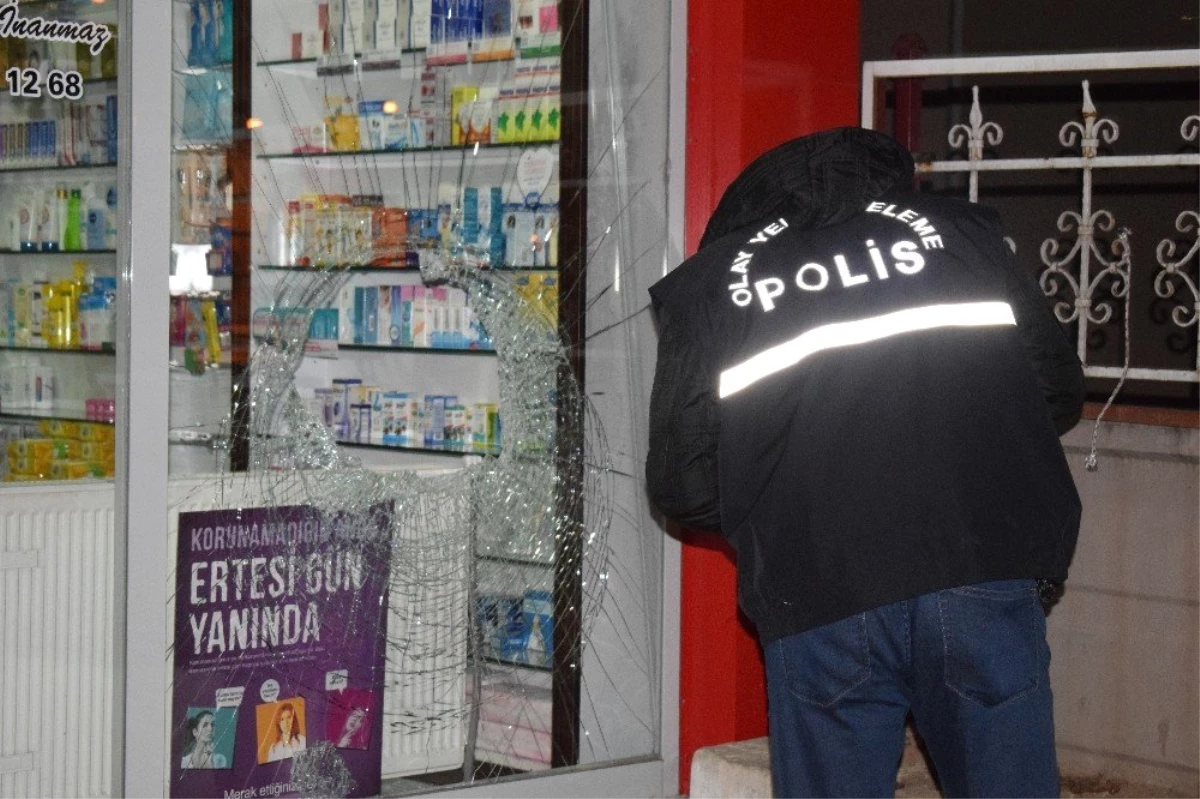 Malatya\'da Eczane Hırsızları Polisten Kaçamadı