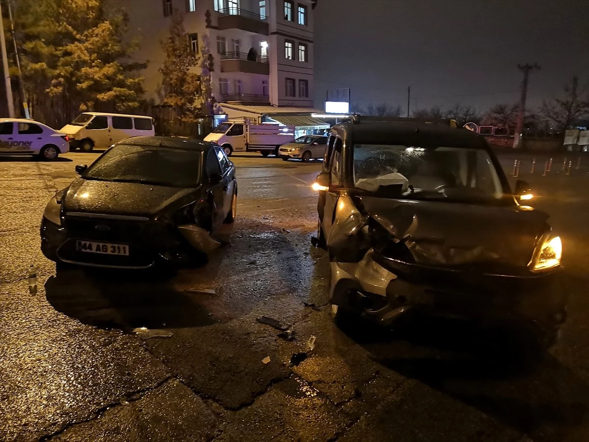 Malatya\'da Trafik Kazaları: 6 Yaralı