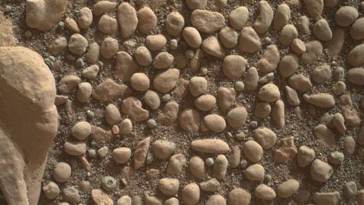 Mars\'ta Dünyadakilere Benzeyen Bir Çakıl Yatağı Bulundu