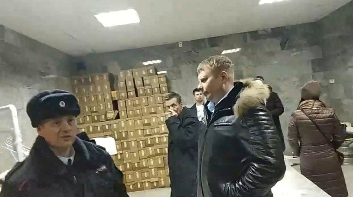 Rusya\'da Stokçular Morga 3 Ton Bebek Maması Stokladı