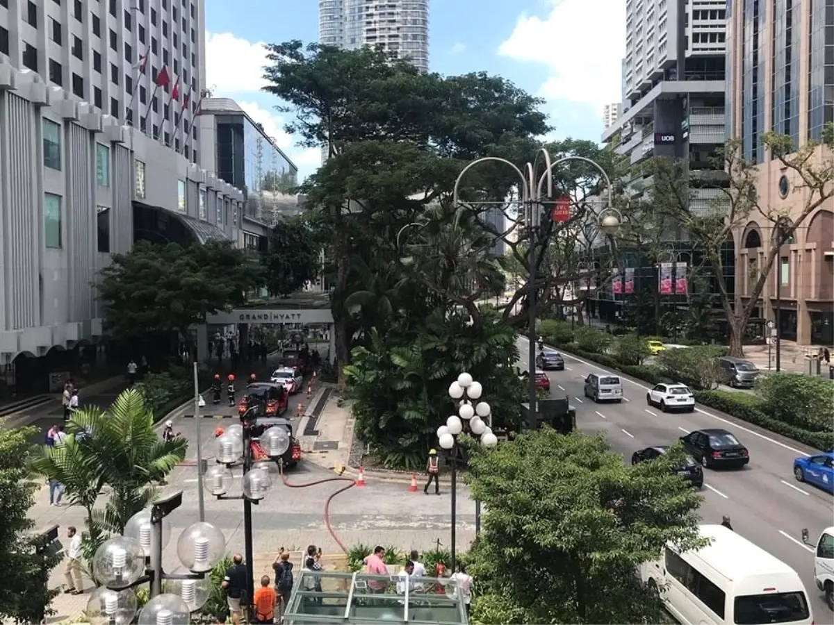 Singapur\'da Yangın Paniği: 500 Kişi Tahliye Edildi