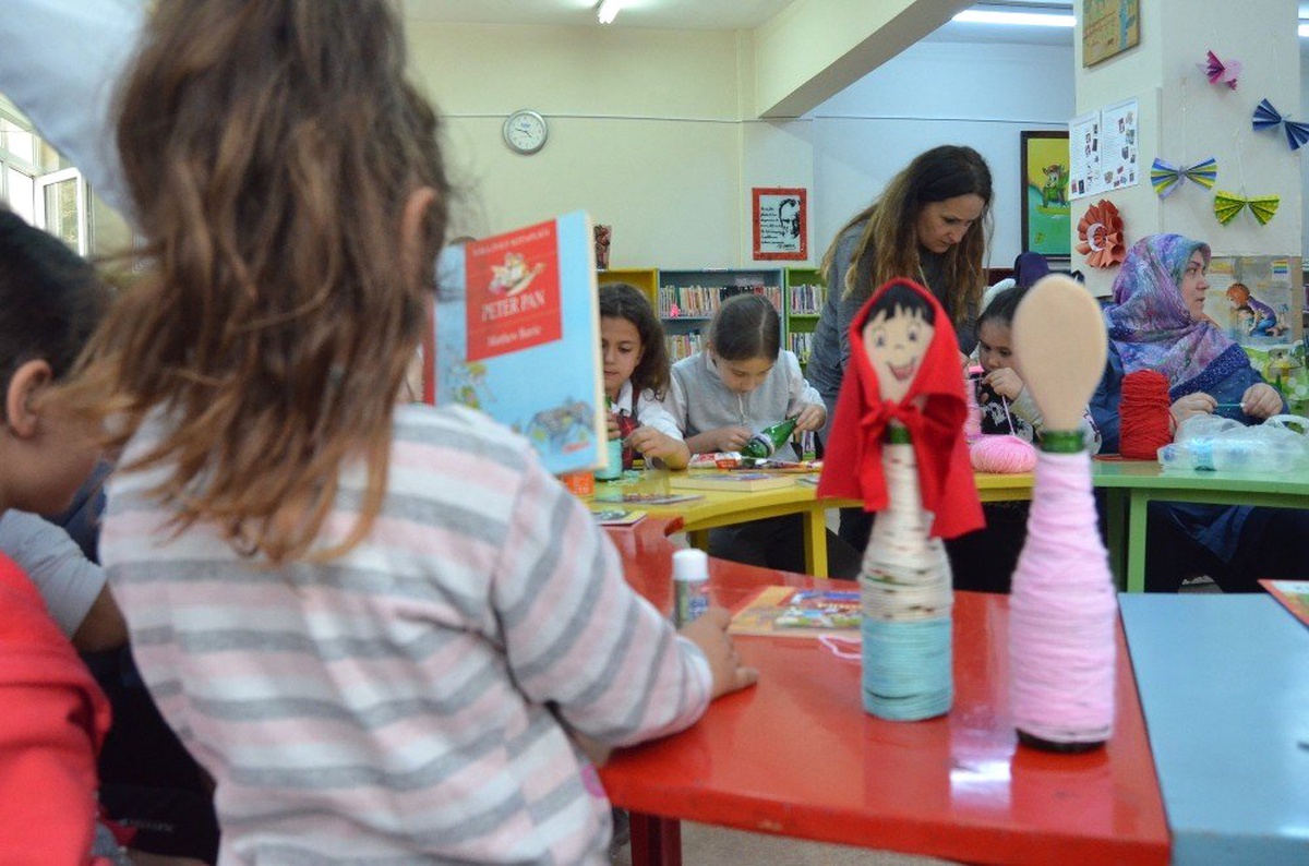 Tahta Kaşık ve Şişeden Kukla Yaptılar