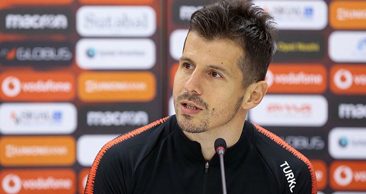Tecrübeli Futbolcu Emre Belözoğlu'nda Tarihi Görev