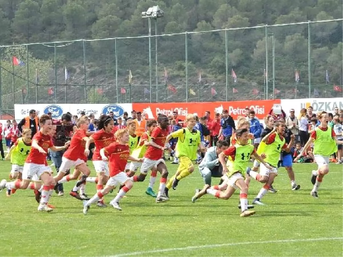 6. Uluslararası U12 İzmir Cup\'ta Heyecan Başlıyor