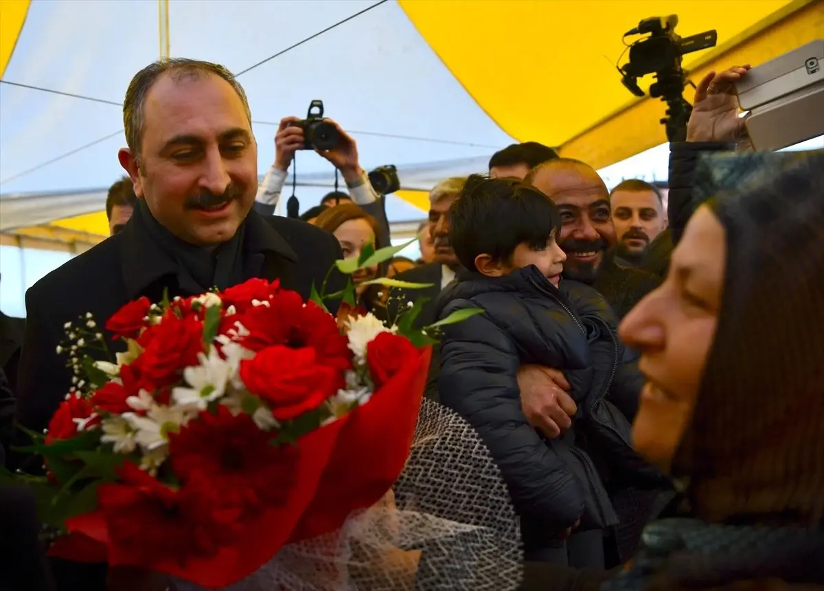 Adalet Bakanı Abdulhamit Gül: "Ana Muhalefetin Belediye Başkanı, 15 Temmuz Akşamı Meyhanede \'Daha...