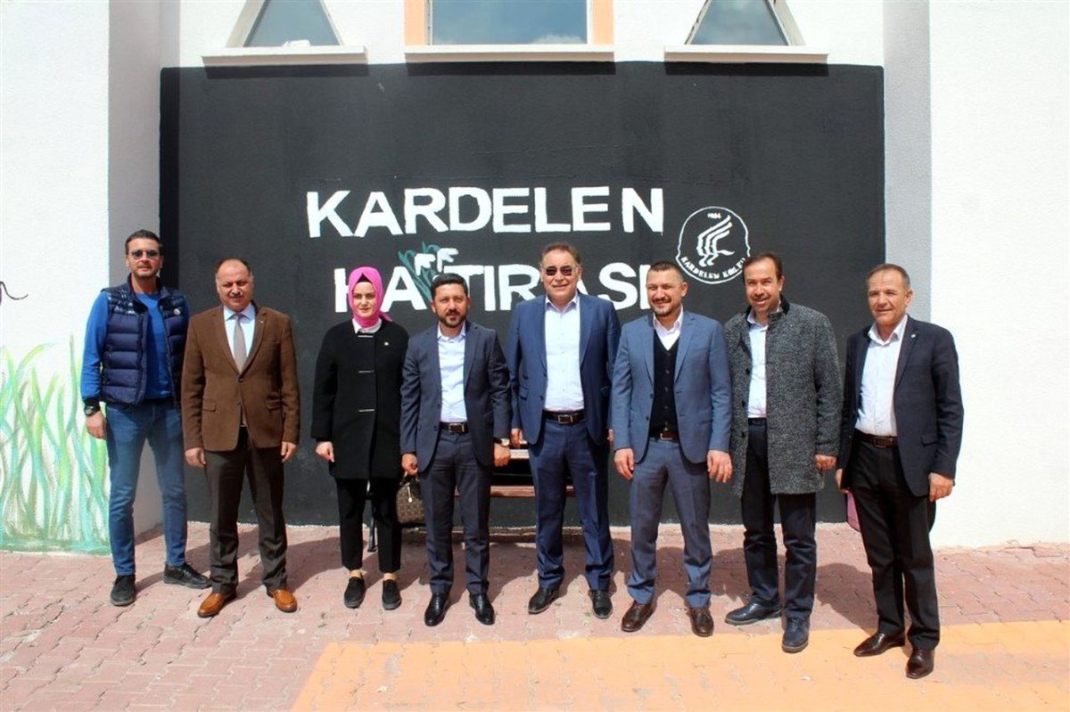 AK Parti Nevşehir Belediye Başkan Adayı Arı, Kardelen Koleji\'ni Ziyaret Etti