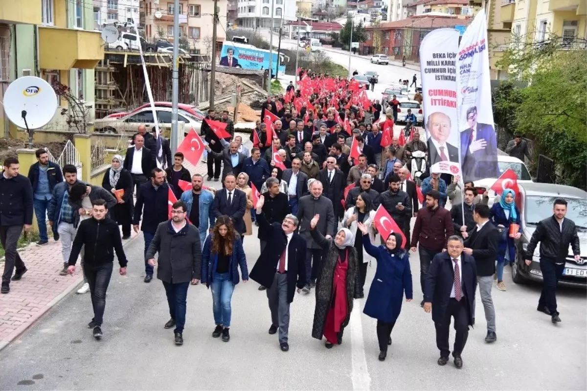 AK Parti Yürüyüşüne Yoğun Katılım