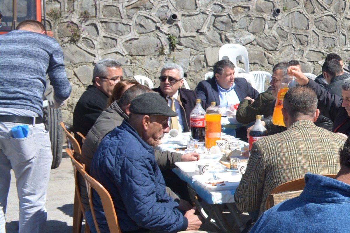 Başkan Demirtaş ve Belediye Personelleri Öğe Yemeğinde Buluştu