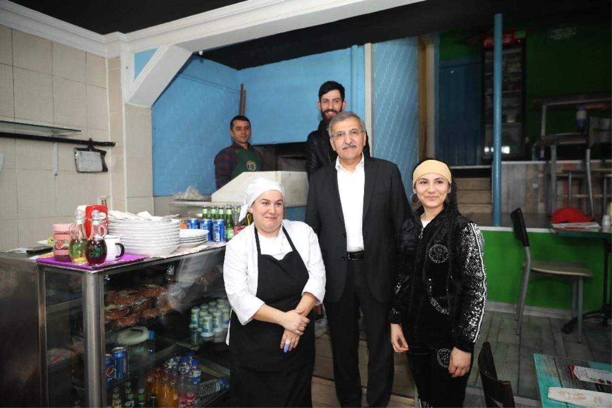 Beykoz Belediye Başkan Adayı Murat Aydın\'ın Esnaf Ziyareti Renkli Görüntülere Sahne Oldu