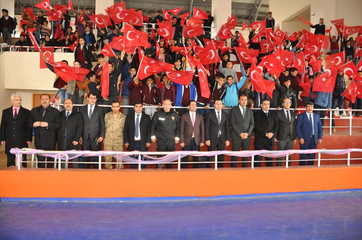 Bulanık\'ta 52 Okula Spor Malzemesi Desteği