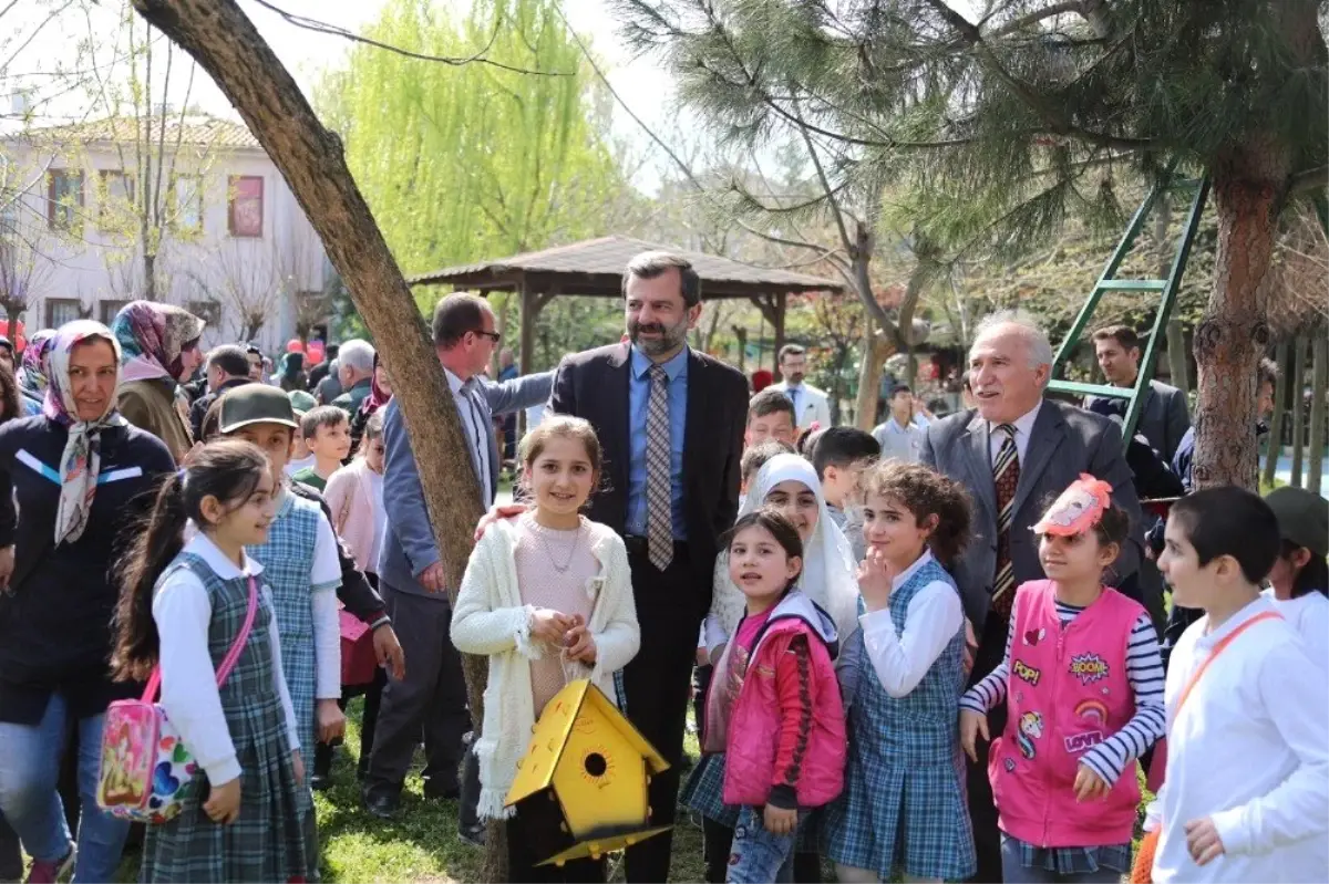 Gürsulu Minik Çevreciler Kuşları "Ev"Lendirdi