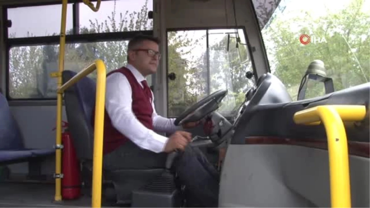 Halk Otobüsü Bu Defa Hayvan Hastanesinin Acil Servisine Direksiyon Kırdı