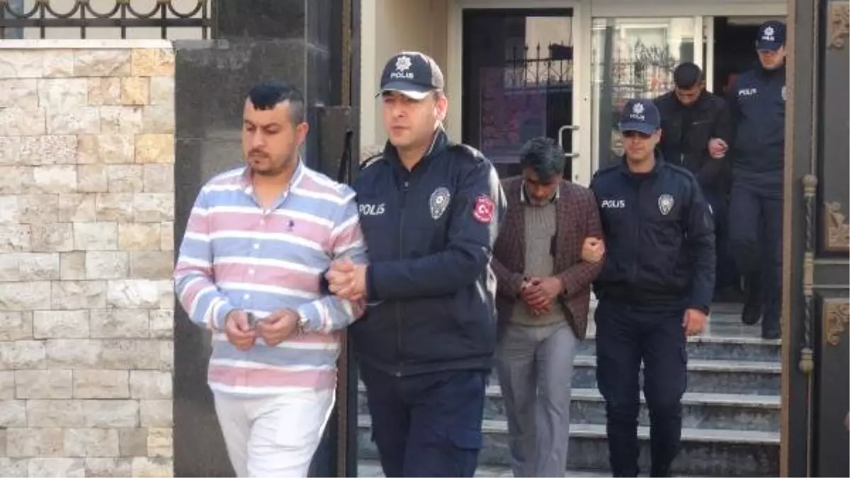 Hatay\'da Gözaltına Alınan 14 Göçmen Kaçakçısı Adliyede