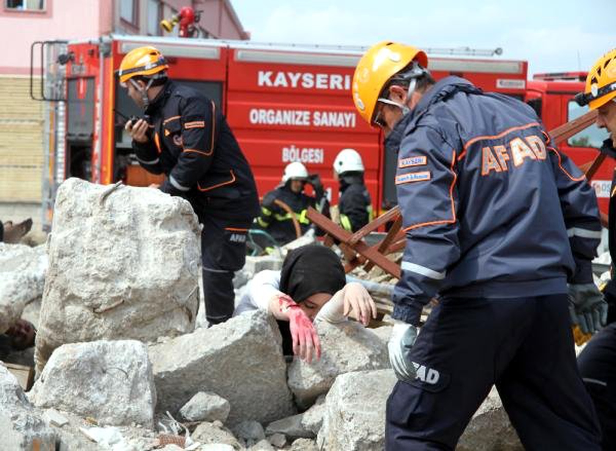 Kayseri\'de Deprem, Yangın ve Kurtarma Tatbikatı