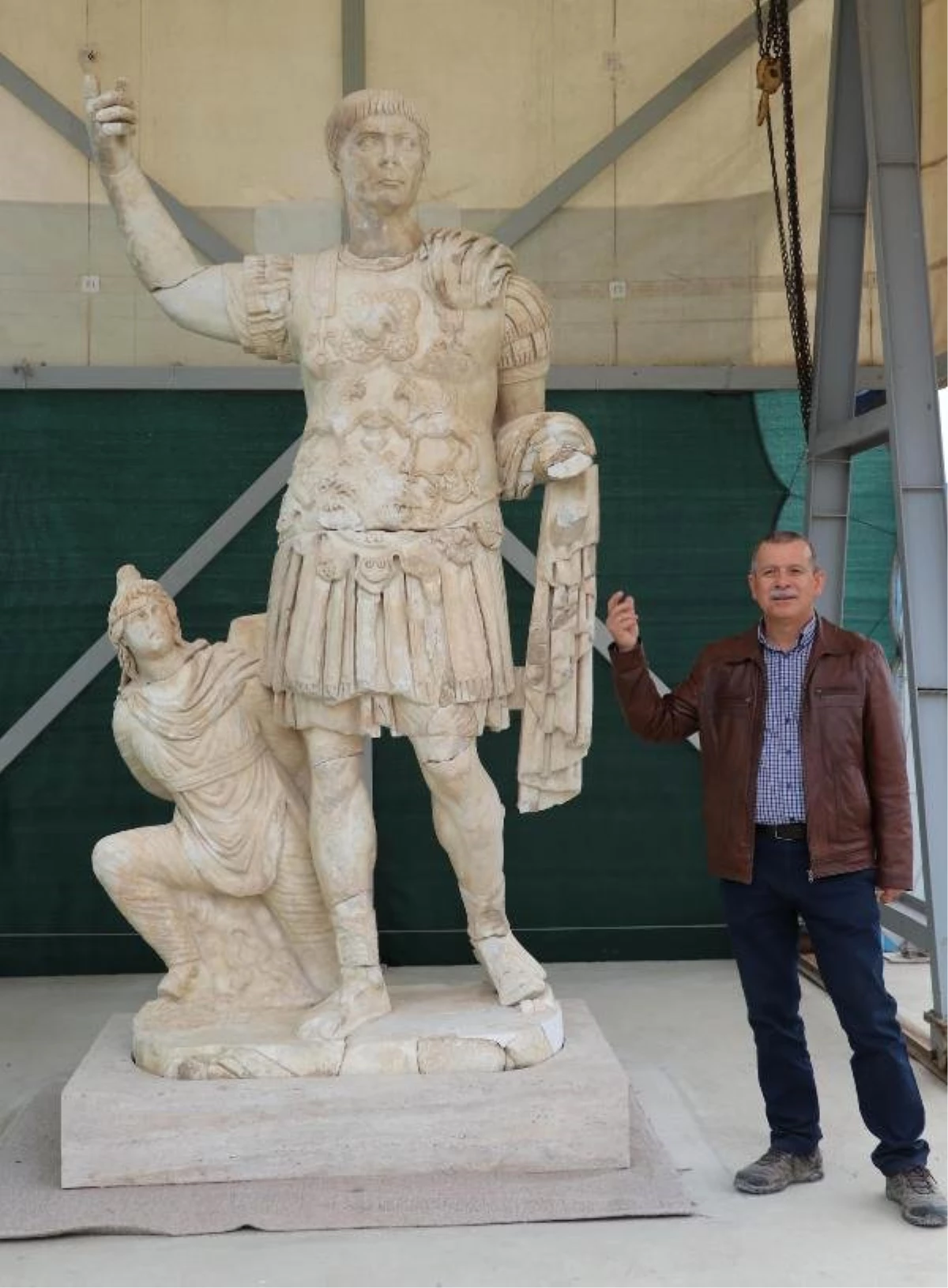 Laodikya\'da İmparator Traian\'ın Zırhlı Heykeli Bulundu