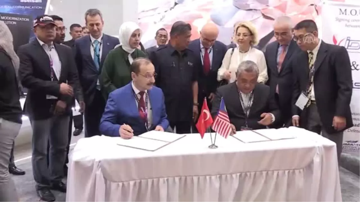 Malezya Polisinin Tabancası Türkiye\'den